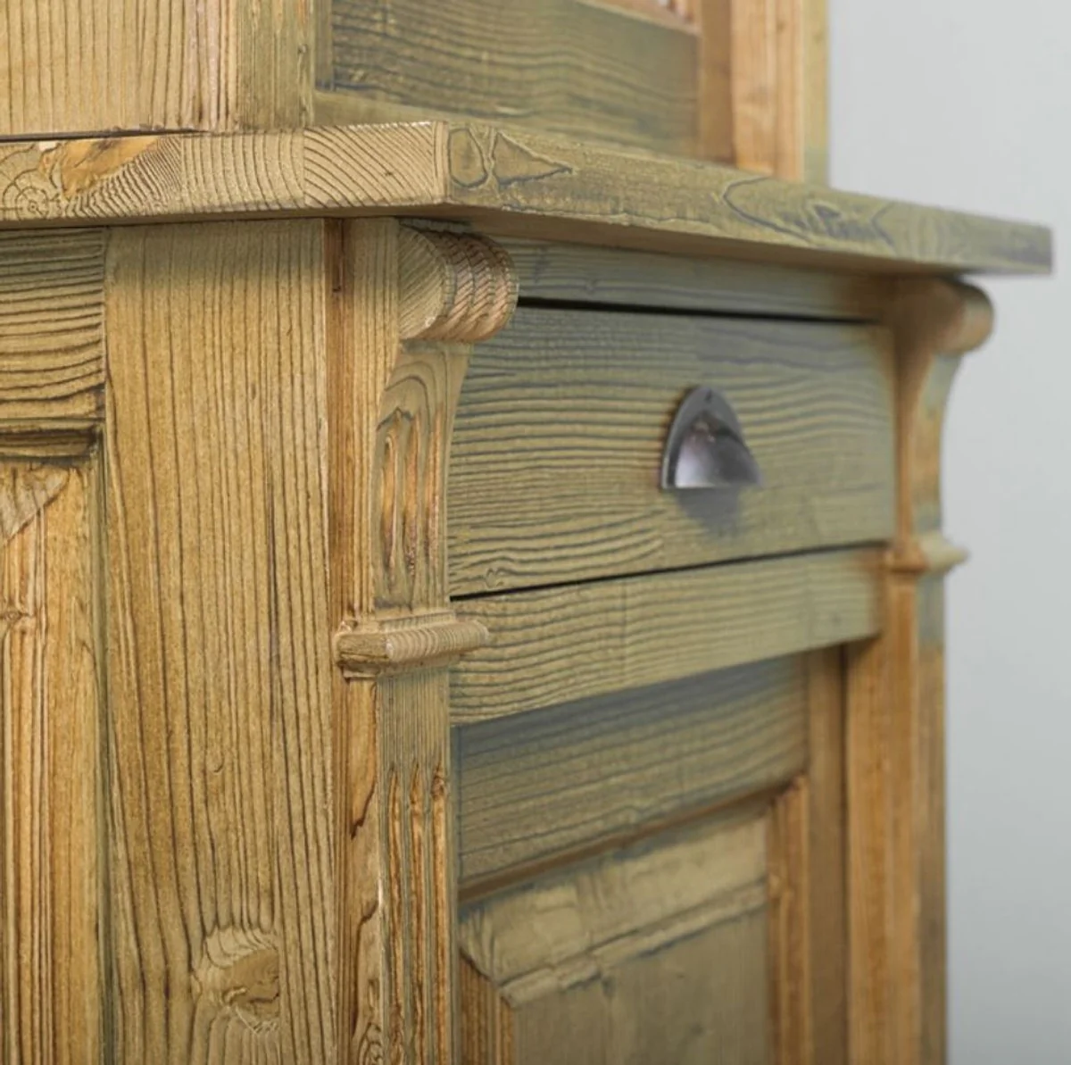 Landhausstil Regalschrank Braun 73 x 51 x H. 240 cm - Massivholz Schrank mit 2 Türen und Schublade - Bücherschrank im Landhausstil