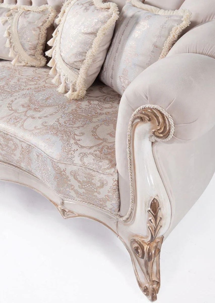 Luxus Barock Wohnzimmer Sofa mit Kissen Hellgrau / Weiß / Antik Bronze 243 x 89 x H. 106 cm - Barock Möbel