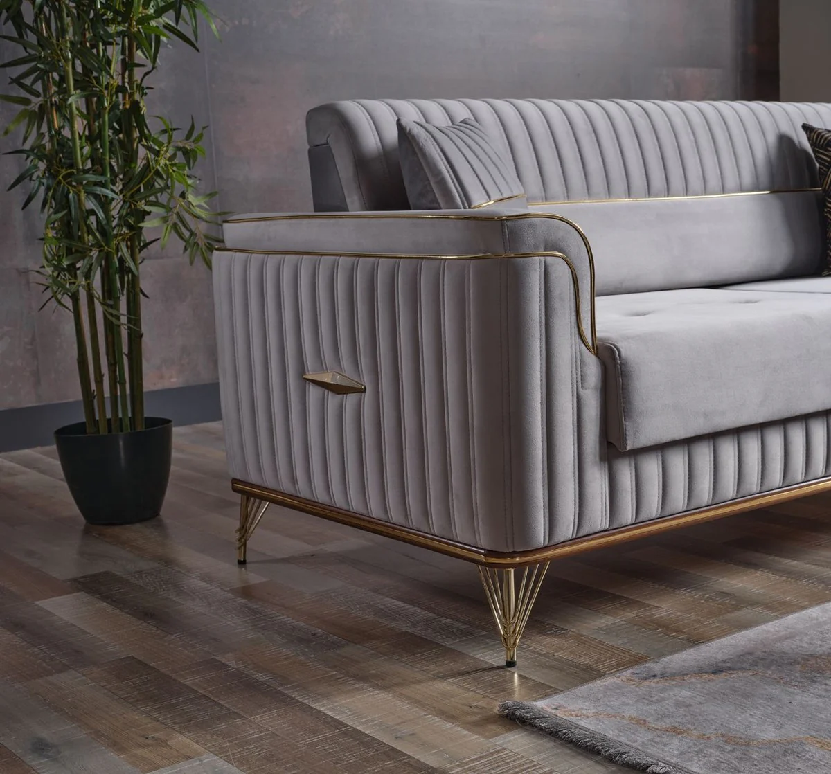 Luxus Schlafsofa Hellgrau / Braun / Gold 228 x 94 x H. 88 cm - Wohnzimmer Sofa mit 3 Kissen - Luxus Wohnzimmer Möbel
