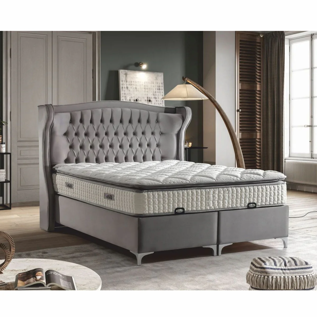 Luxus Chesterfield Samt Doppelbett mit Matratze Grau / Silber - Verschiedene Größen