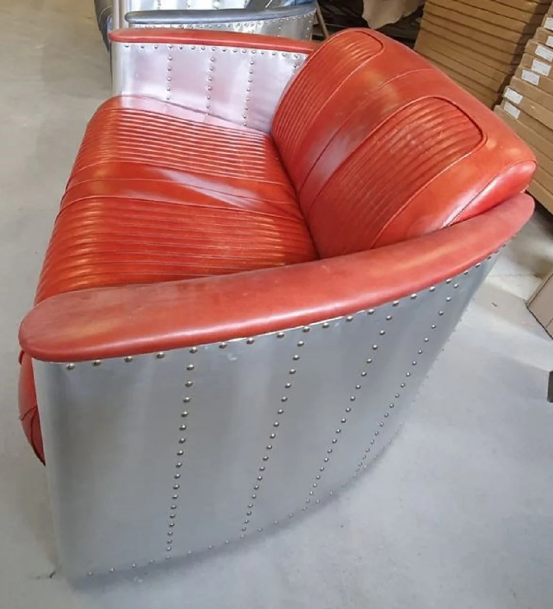 Luxus Art Deco Leder Sofa Rot / Silber 172 x 70 x H. 82 cm - Aluminium Wohnzimmer Sofa mit Echtleder - Aluminium Flugzeug Flieger Sofa Möbel