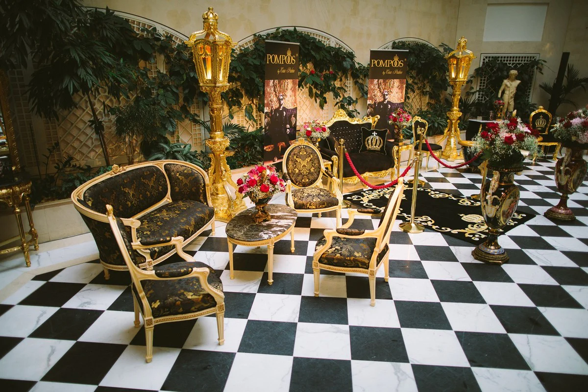 Pompöös by Barock Wohnzimmer Set Creme / Oliv mit goldenem Muster - Pompööse Barock Wohnzimmermöbel designed by Harald Glööckler