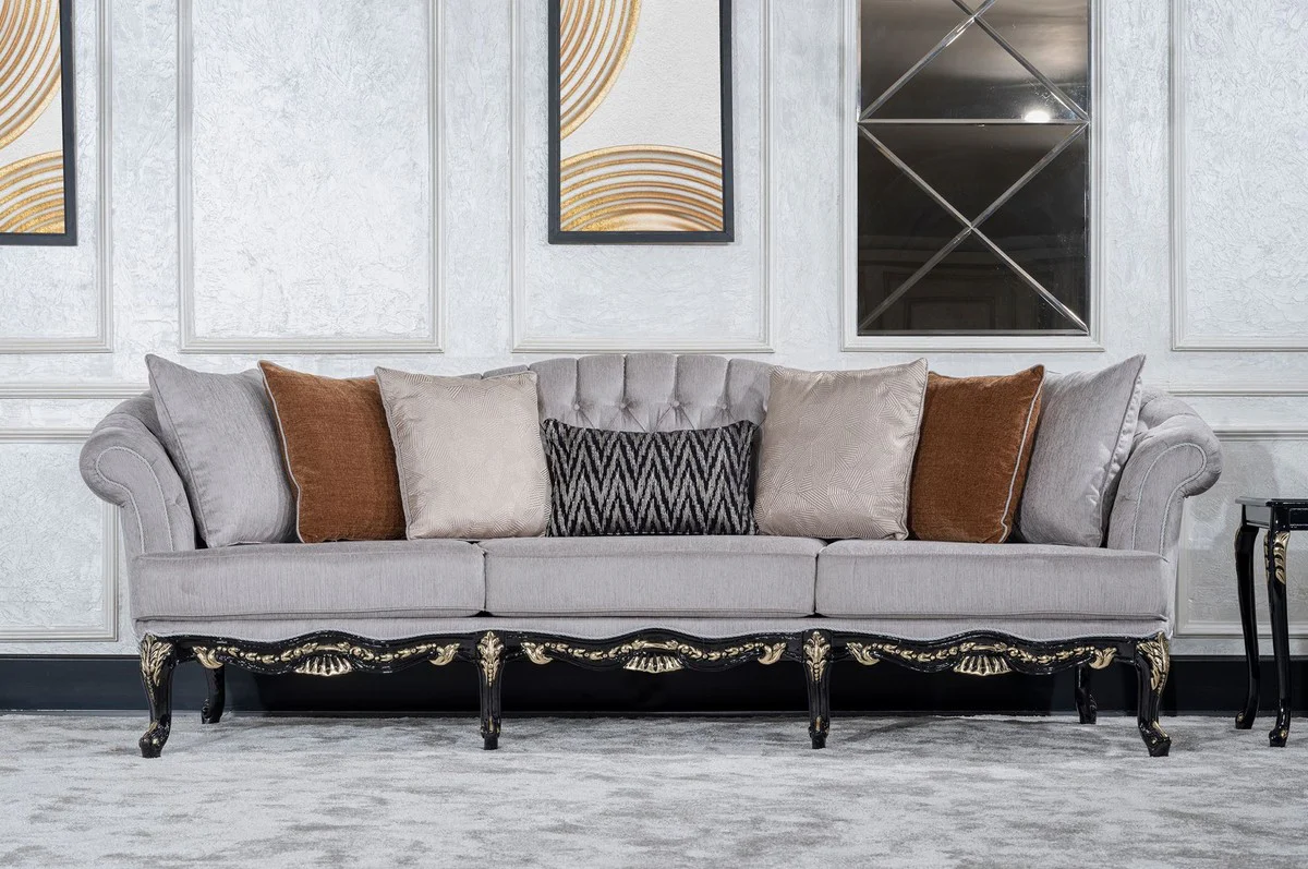 Luxus Barock Wohnzimmer Sofa Grau / Schwarz / Gold - Handgefertigtes Barockstil Sofa mit dekorativen Kissen - Luxus Wohnzimmer Möbel im Barockstil - Barock Möbel - Edel & Prunkvoll