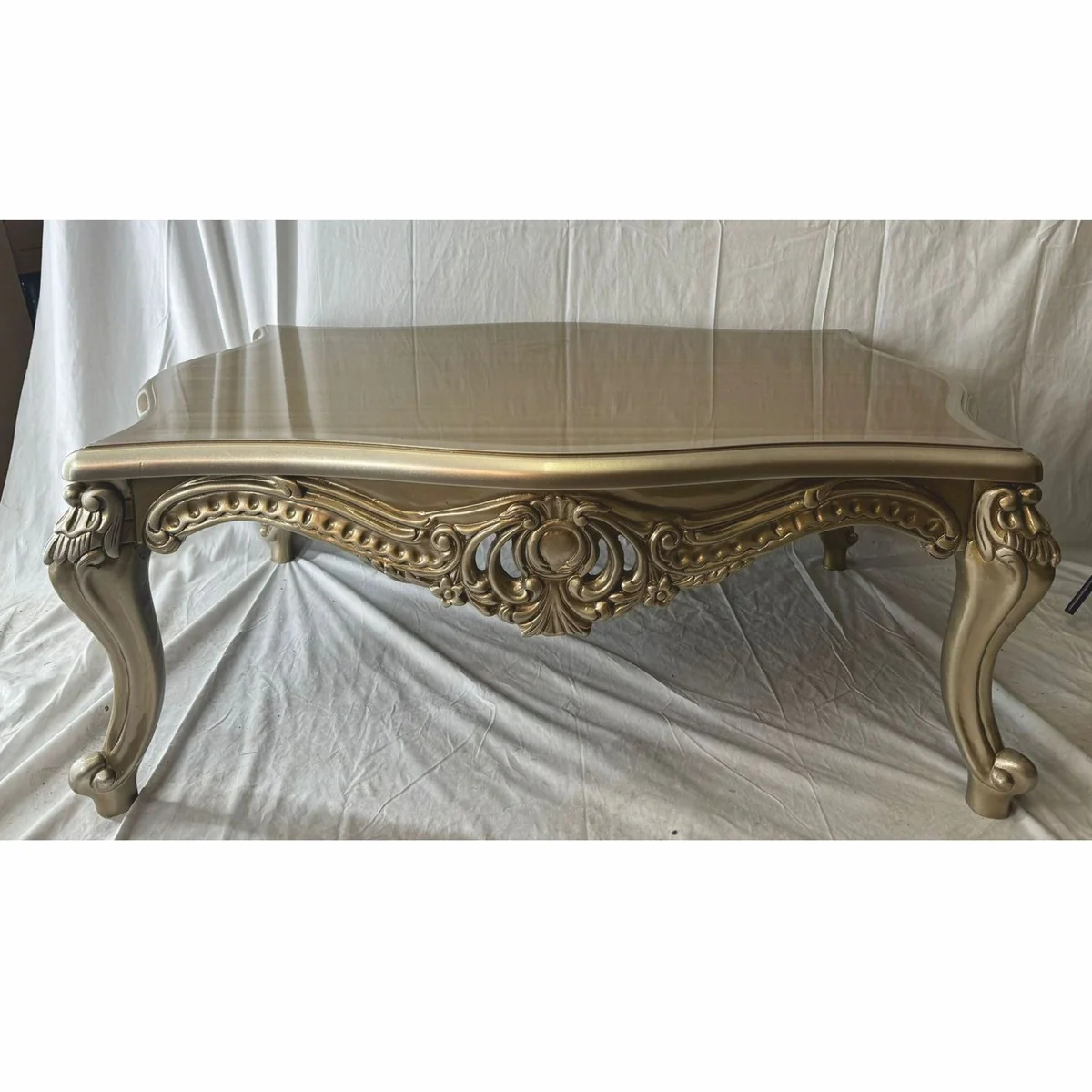 Luxus Barock Couchtisch Silber / Gold - Wohnzimmer Möbel im Barockstil