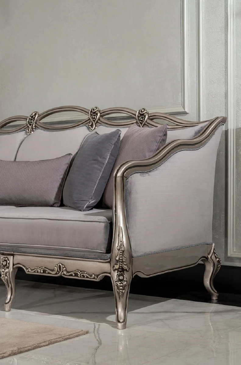 Luxus Barock Wohnzimmer Sofa Grau / Silber - Handgefertigtes Barockstil Sofa mit dekorativen Kissen - Luxus Wohnzimmer Möbel im Barockstil - Barock Möbel - Edel & Prunkvoll