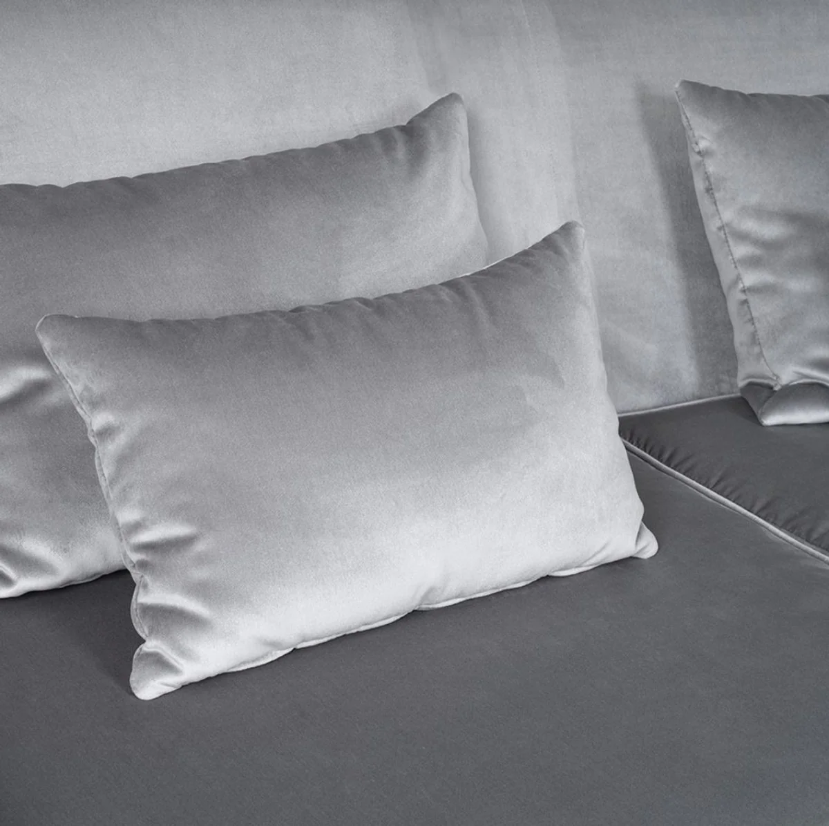 Luxus Neoklassik Sofa Silber / Gold 202 x 94 x H. 85 cm - Wohnzimmer Sofa - Hotel Sofa - Wohnzimmer Möbel - Hotel Möbel - Luxus Möbel - Neoklassik Möbel