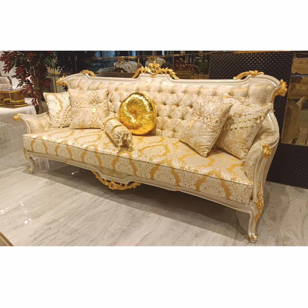 Luxus Barock Wohnzimmer Sofa Gold / Weiß / Grau / Gold H. 239 cm - Barock Möbel