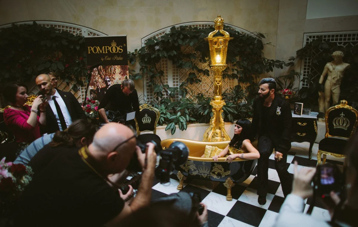 Pompöös by Barock Laterne / Stehleuchte Gold - Pompööse Barock Laterne designed by Harald Glööckler