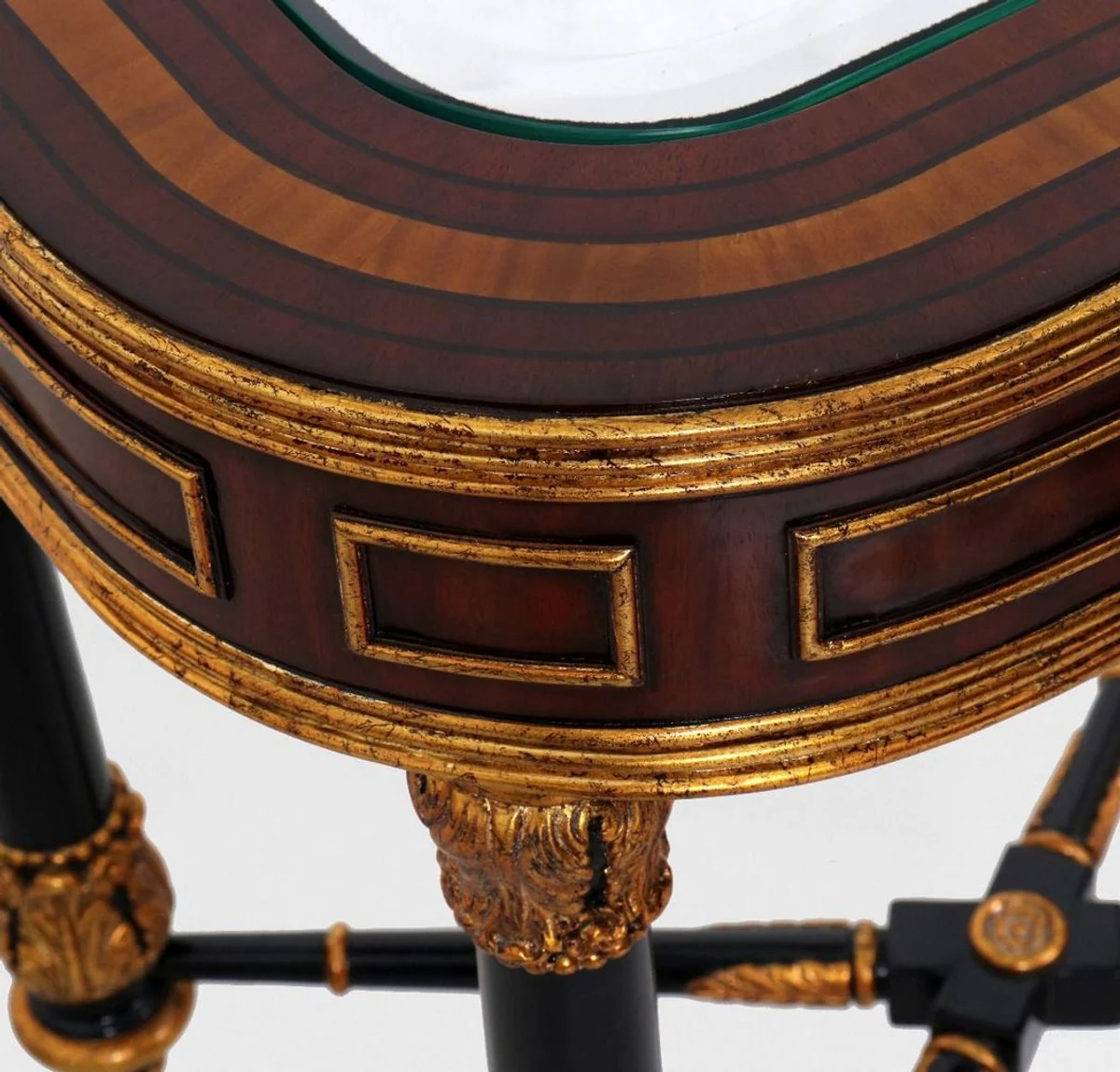 Luxus Barock Beistelltisch Braun / Schwarz / Gold 61 x 46 x H. 65 cm - Edler Massivholz Tisch mit Glasplatte - Barock Möbel