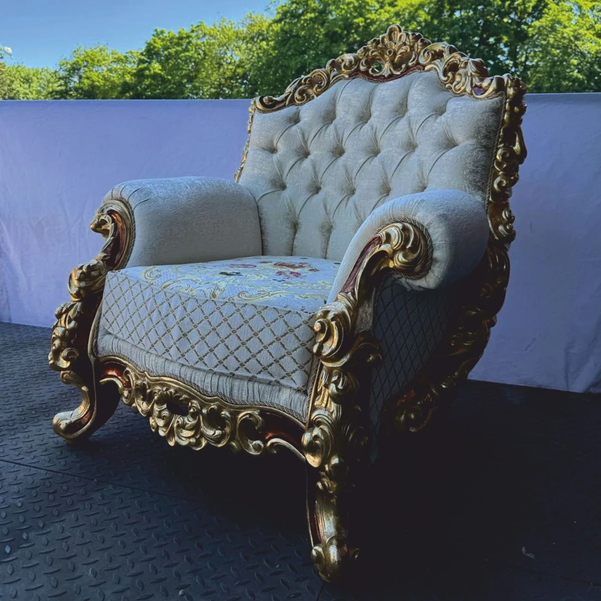 Luxus Barock Sessel Weiß / Braun / Gold H. 120 cm - Barock Möbel