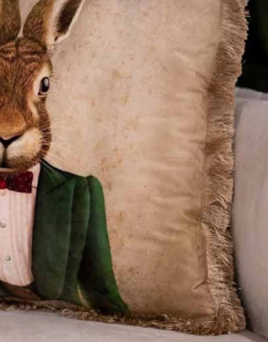 Luxus Deko Kissen Gentleman Hase Creme / Mehrfarbig / Braun 45 x 45 cm - Bedrucktes Samt Kissen mit Fransen - Luxus Qualität