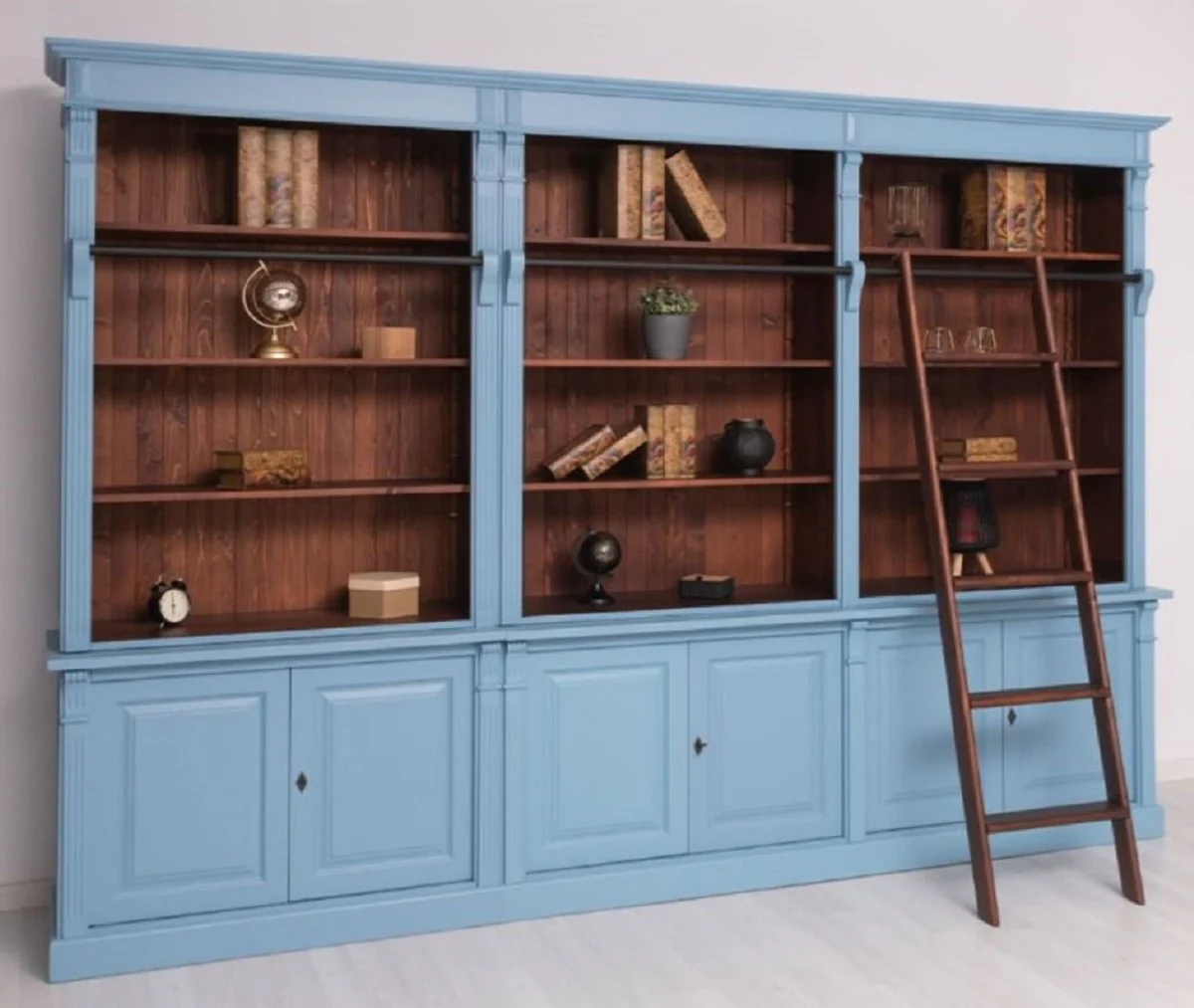 Landhausstil Bücherschrank mit Leiter Hellblau / Dunkelbraun 223 x 51 x H. 228 cm - Massivholz Schrank - Wohnzimmerschrank - Regalschrank - Büroschrank - Landhausstil Möbel