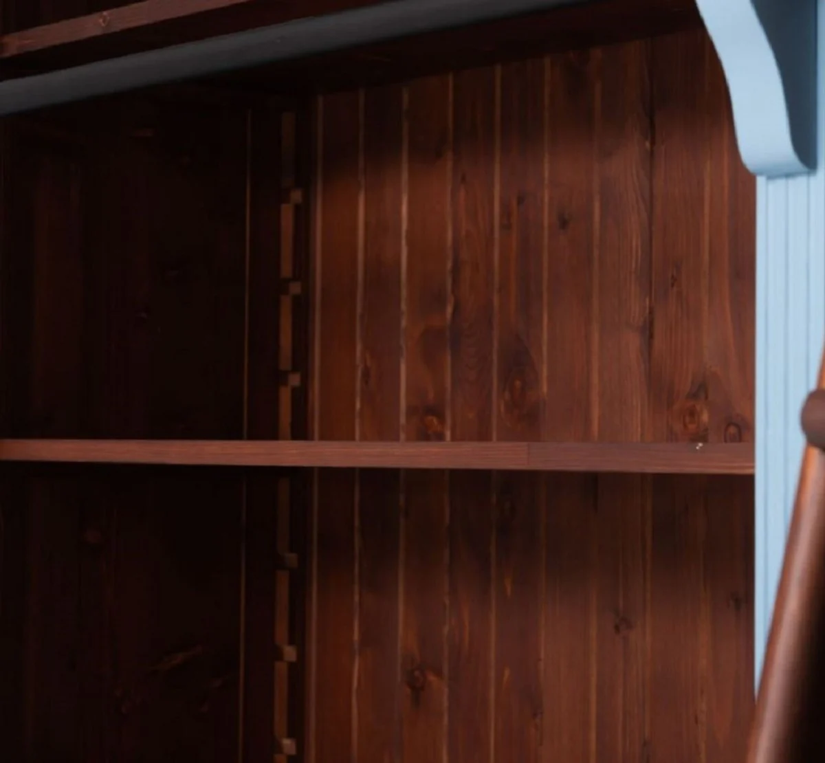 Landhausstil Bücherschrank mit Leiter Hellblau / Dunkelbraun 223 x 51 x H. 228 cm - Massivholz Schrank - Wohnzimmerschrank - Regalschrank - Büroschrank - Landhausstil Möbel