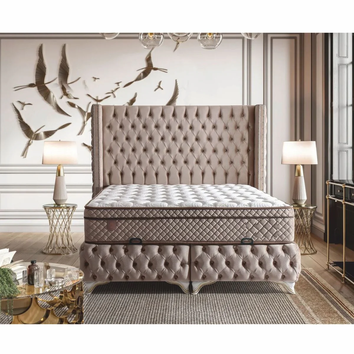 Luxus Chesterfield Samt Doppelbett mit Matratze Greige / Weiß / Gold - Verschiedene Größen