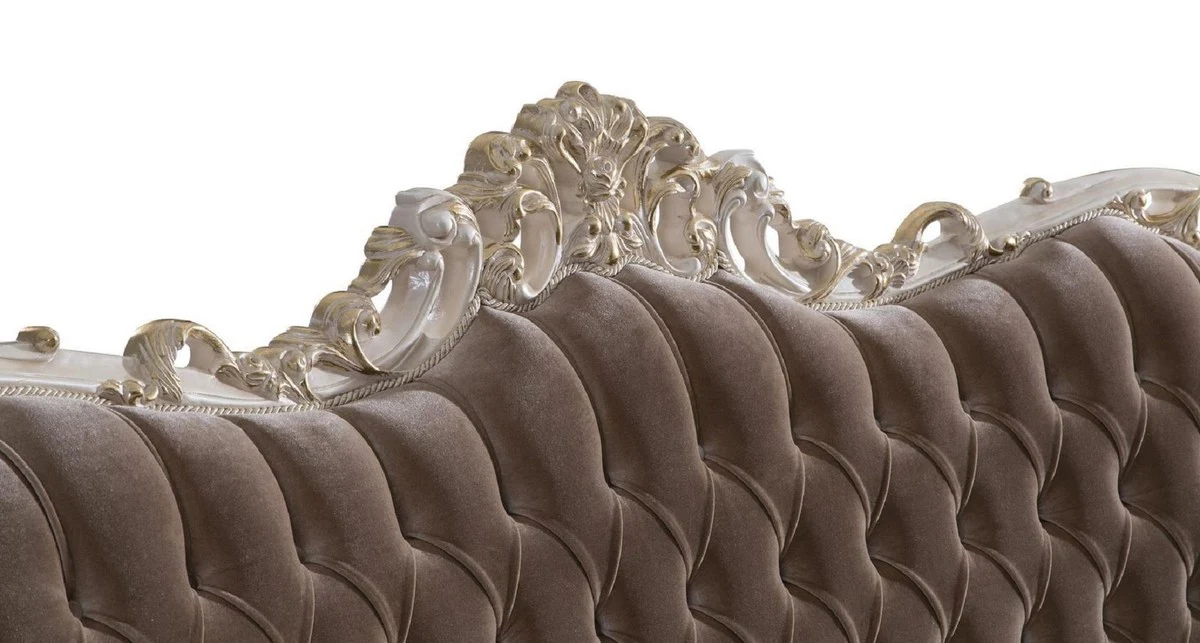 Luxus Barock Wohnzimmer Sofa mit dekorativen Kissen Braun / Beige / Weiß / Gold 240 x 90 x H. 120 cm - Edle Barock Wohnzimmer Möbel