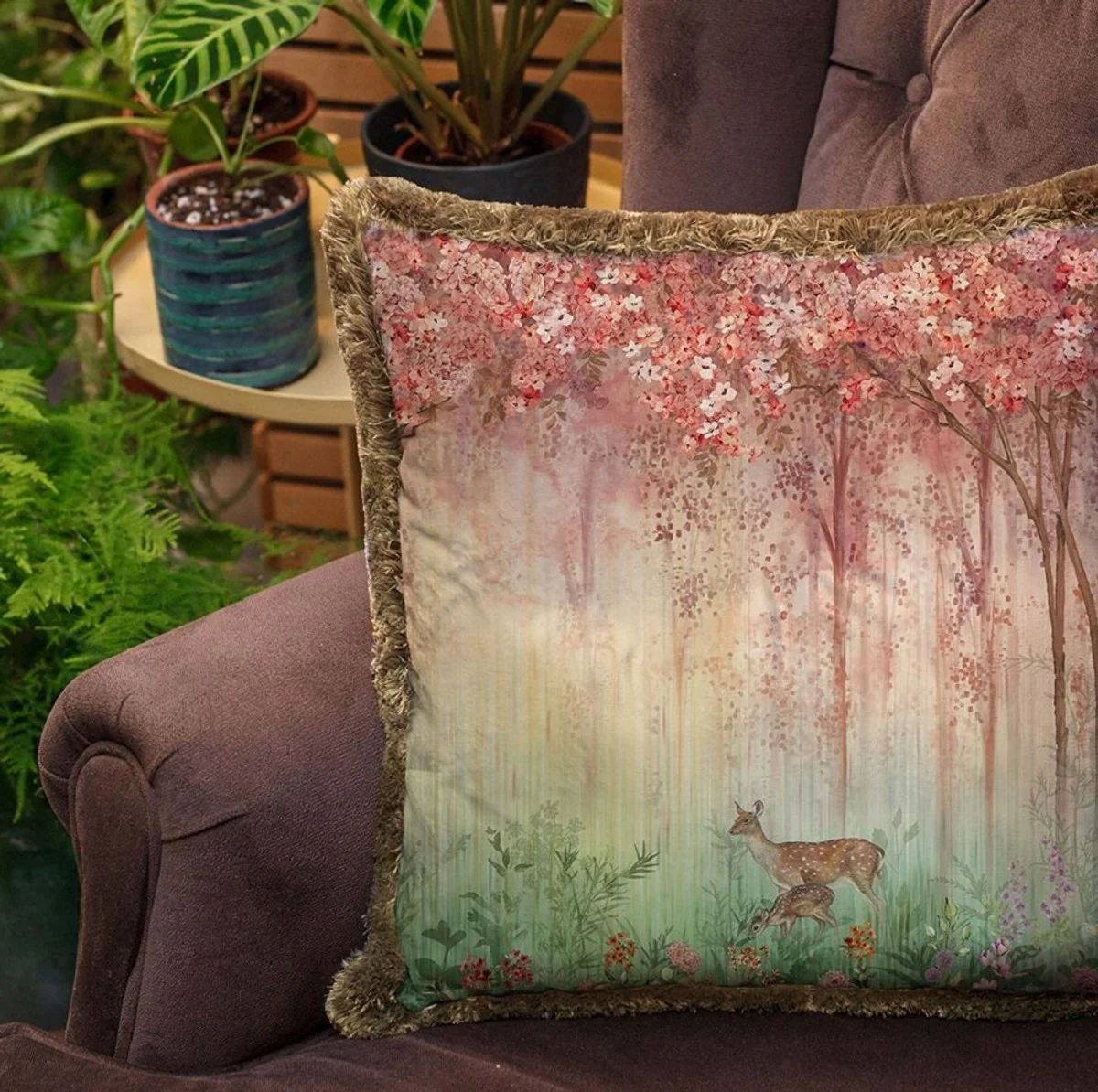 Luxus Deko Kissen Wald & Tiere Mehrfarbig / Braun 45 x 45 cm - Bedrucktes Samt Kissen mit Fransen - Luxus Deko Accessoires