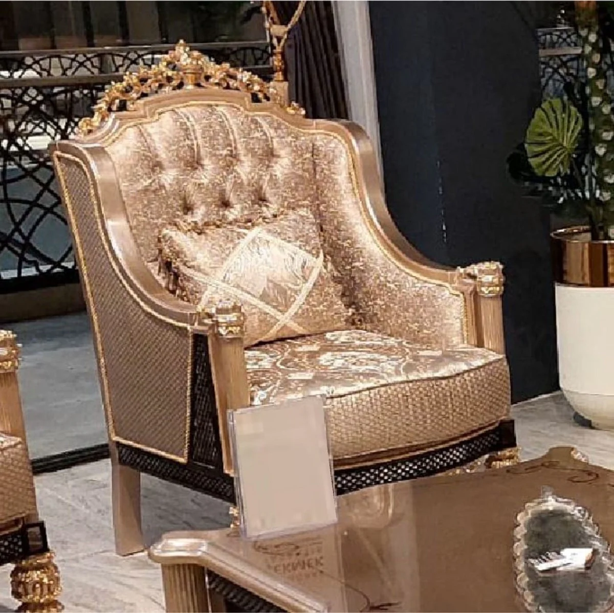 Luxus Barock Wohnzimmer Set Gold / Schwarz / Grau / Gold - 2 Barock Sofas & 2 Barock Sessel & 1 Barock Couchtisch - Luxus Wohnzimmer Möbel im Barockstil - Barock Möbel