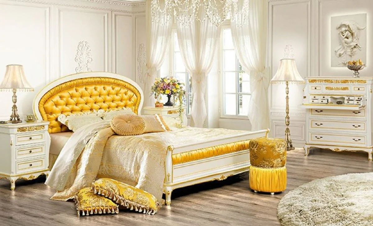 Luxus Barock Doppelbett mit Glitzersteinen Gold / Weiß - Prunkvolles Massivholz Bett - Luxus Schlafzimmer Möbel im Barockstil - Barock Schlafzimmer Möbel - Edel & Prunkvoll