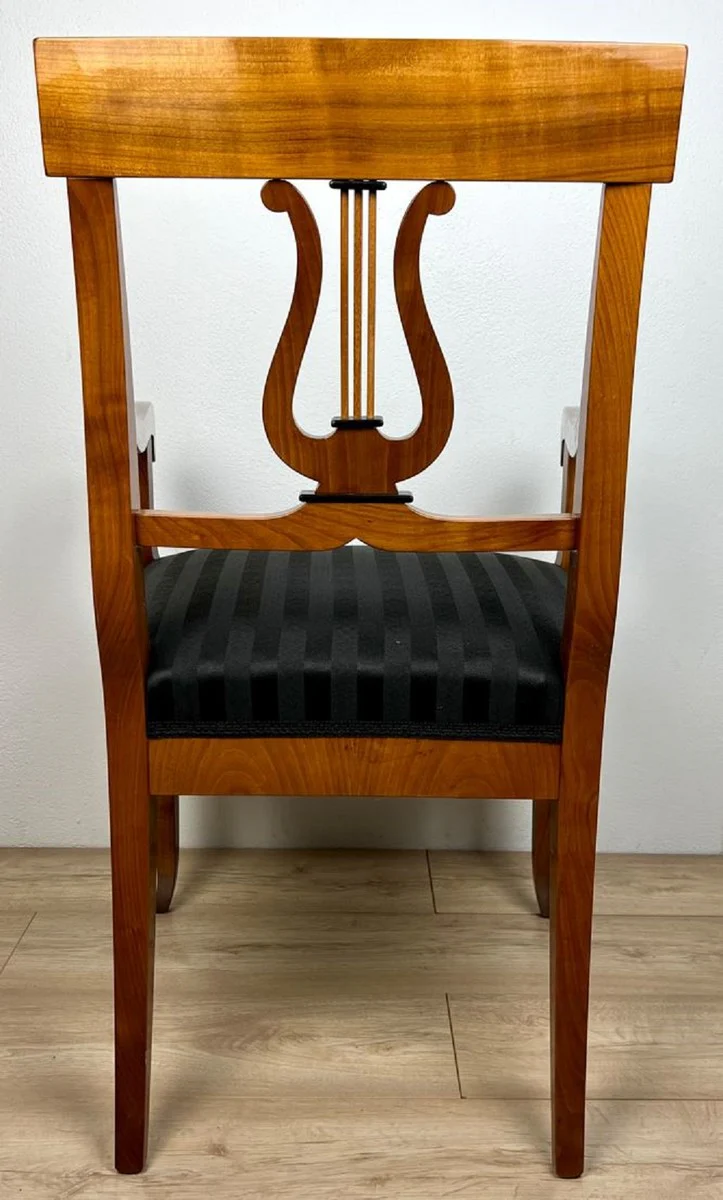 Luxus Biedermeier Esszimmer Stuhl mit Armlehnen und Streifen Braun / Schwarz 58 x H. 90 cm - Massivholz Küchen Stuhl - Massivholz Esszimmer Möbel - Biedermeier Esszimmer Möbel