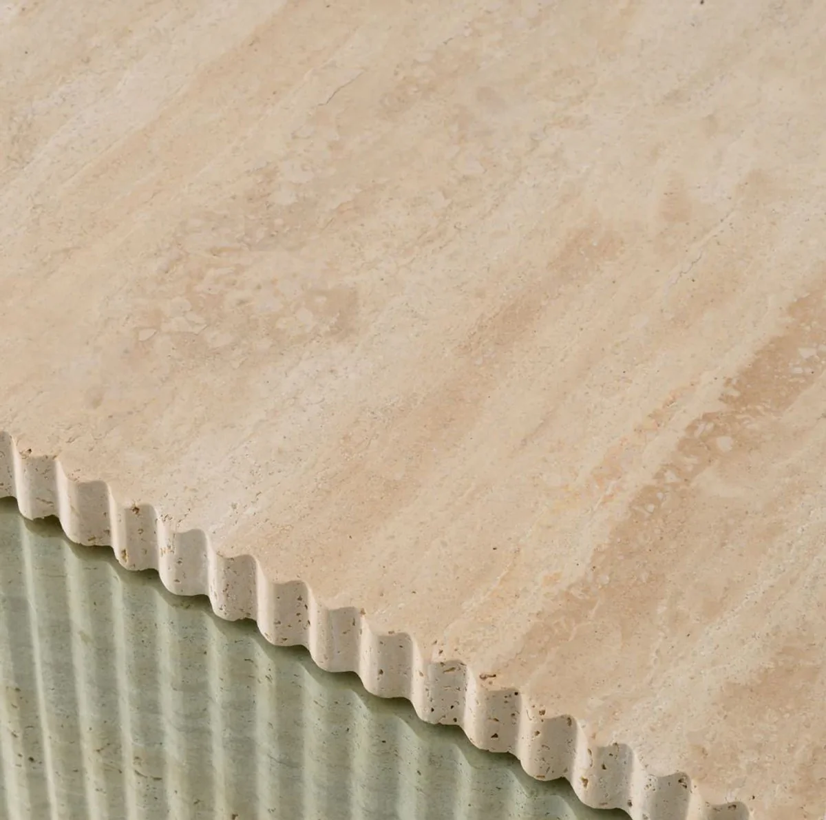 Luxus Travertin Couchtisch Beige 90 x 90 x H. 35 cm - Quadratischer Naturstein Wohnzimmertisch mit Glasplatte - Wohnzimmer Möbel - Luxus Möbel - Luxus Einrichtung