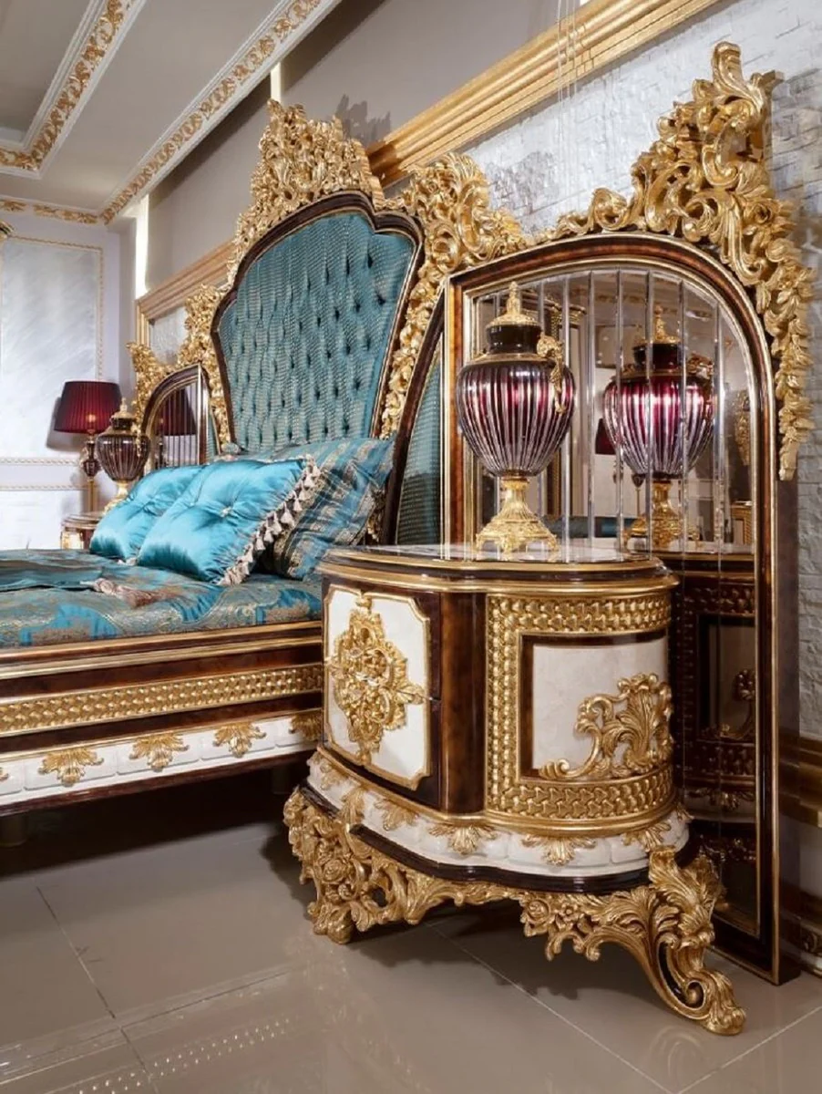 Luxus Barock Schlafzimmer Set Blau / Weiß / Braun / Gold - 1 Doppelbett mit Kopfteil & 2 Nachtkommoden - Schlafzimmer Möbel im Barockstil - Edel & Prunkvoll