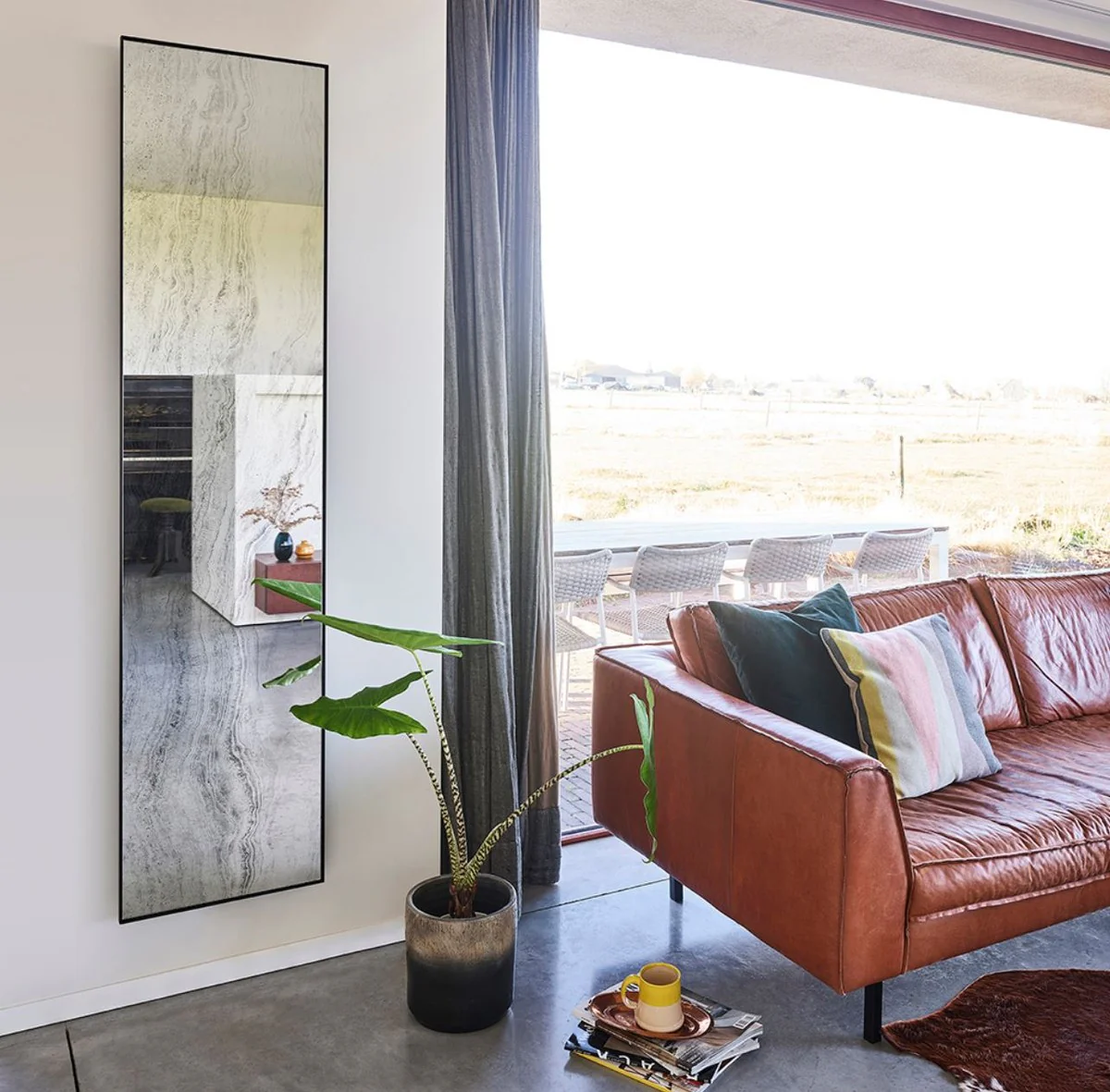 Designer Wandspiegel Schwarz 41 x 2 x H. 174 cm - Wohnzimmer Spiegel - Schlafzimmer Spiegel - Badezimmer Spiegel - Garderoben Spiegel - Luxus Kollektion