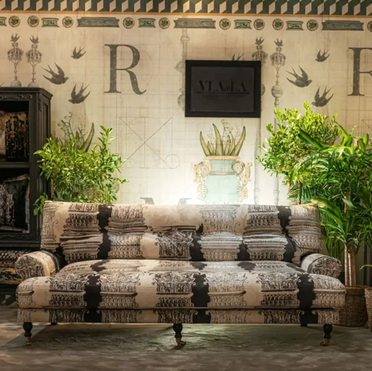 Luxus Samt Sofa Creme / Weiß / Schwarz / Messing 200 x 100 x H. 87 cm - Wohnzimmer Sofa - Hotel Sofa - Wohnzimmer Möbel - Hotel Möbel - Luxus Möbel - Wohnzimmer Einrichtung