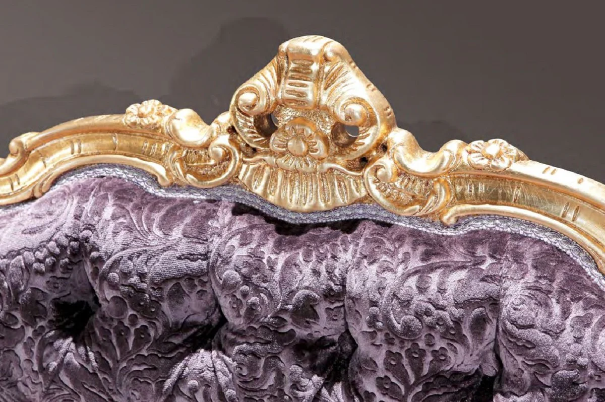 Luxus Barock 3er Sofa Lila / Gold - Prunkvolles Wohnzimmer Sofa mit elegantem Muster - Barock Wohnzimmer & Hotel Möbel - Erstklassische Qualität - Made in Italy