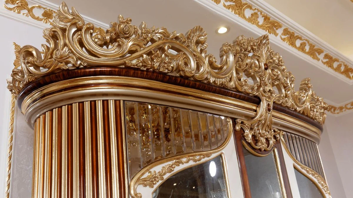 Luxus Barock Vitrine Weiß / Braun / Gold - Prunkvoller Massivholz Vitrinenschrank mit 2 Glastüren - Handgefertigte Barock Möbel - Edel & Prunkvoll