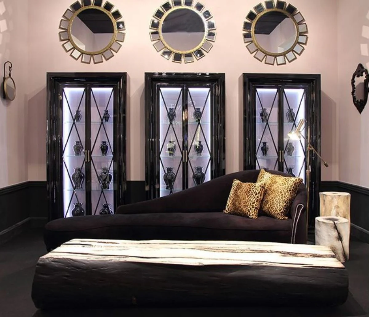 Luxus Barock Samt Chaiselongue Schwarz 300 x 90 x H. 94 cm - Gebogene Massivholz Recamiere mit edlem Samtstoff - Barock Möbel - Luxus Qualität