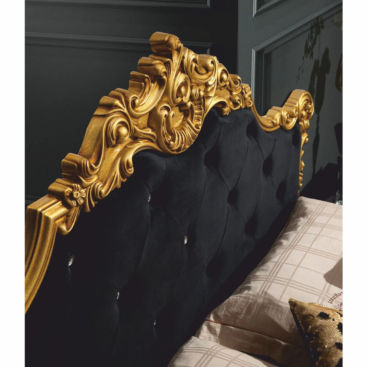 Luxus Barock Doppelbett mit Glitzersteinen Schwarz / Gold - Barockstil Schlafzimmer Möbel