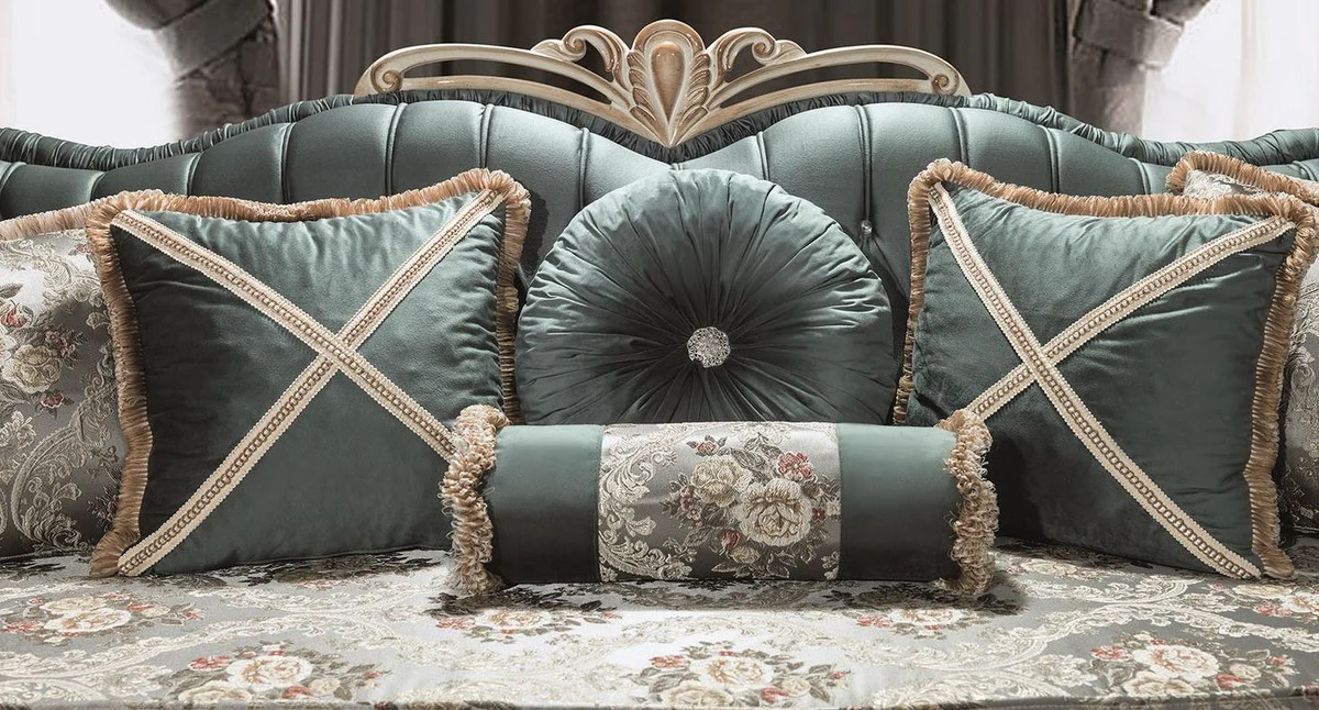 Luxus Barock Wohnzimmer Sofa mit Glitzersteinen und dekorativen Kissen Grün / Creme / Beige 220 x 85 x H. 100 cm - Möbel im Barockstil