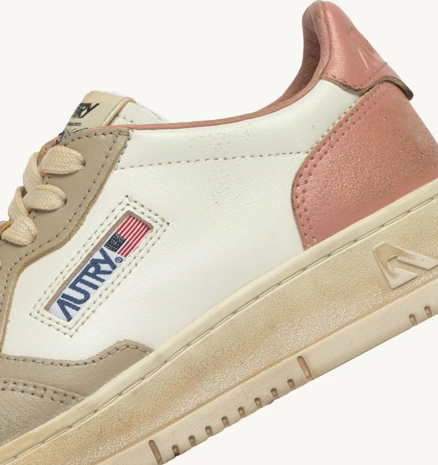 AUTRY ZAPATILLAS MEDALIST LOW SUPER VINTAGE DE PIEL BLANCA CAMEO BROWN Y SAFARI