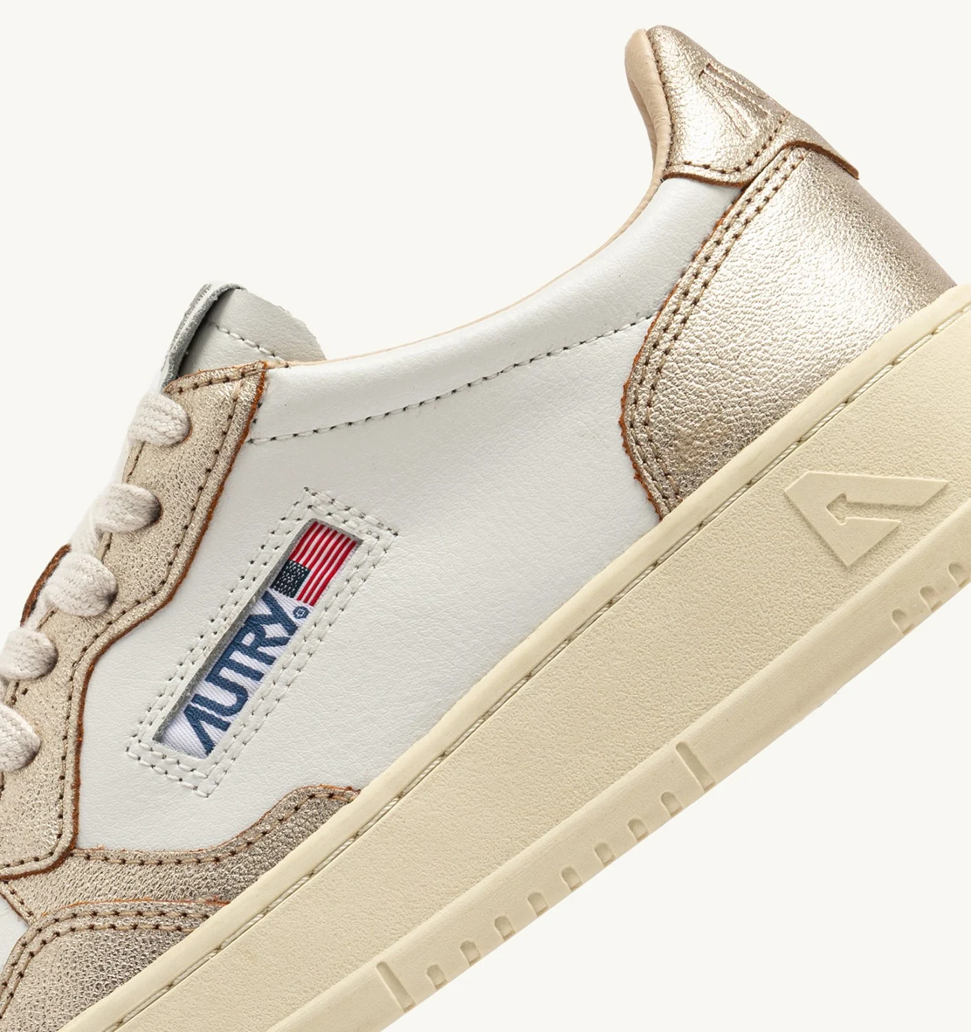 AUTRY BASKETS MEDALIST LOW BICOLOR EN CUIR BLANC ET BLU