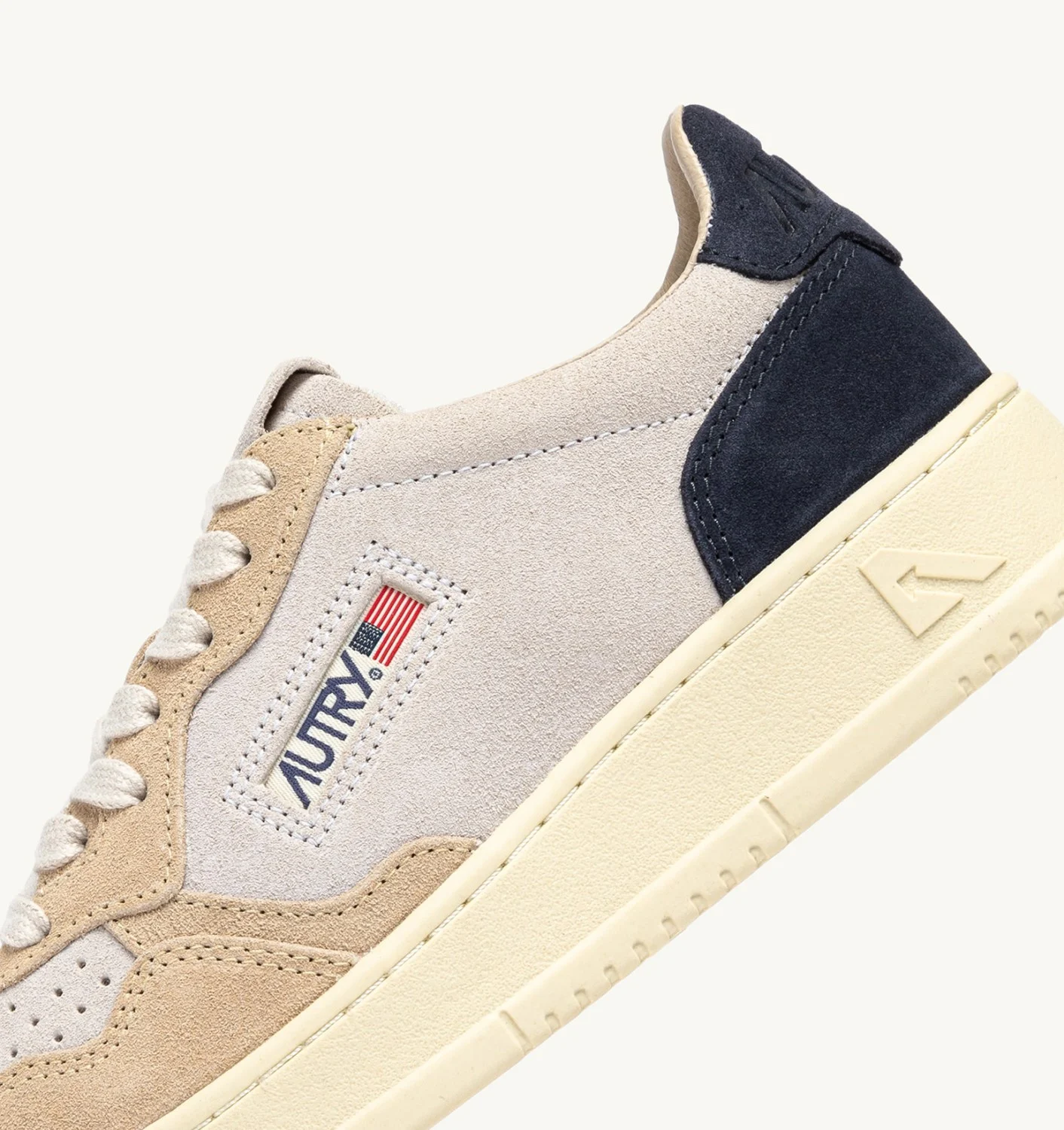 AUTRY ZAPATILLAS MEDALIST LOW TRICOLOR DE ANTE BLANCO SAND Y FUEGO