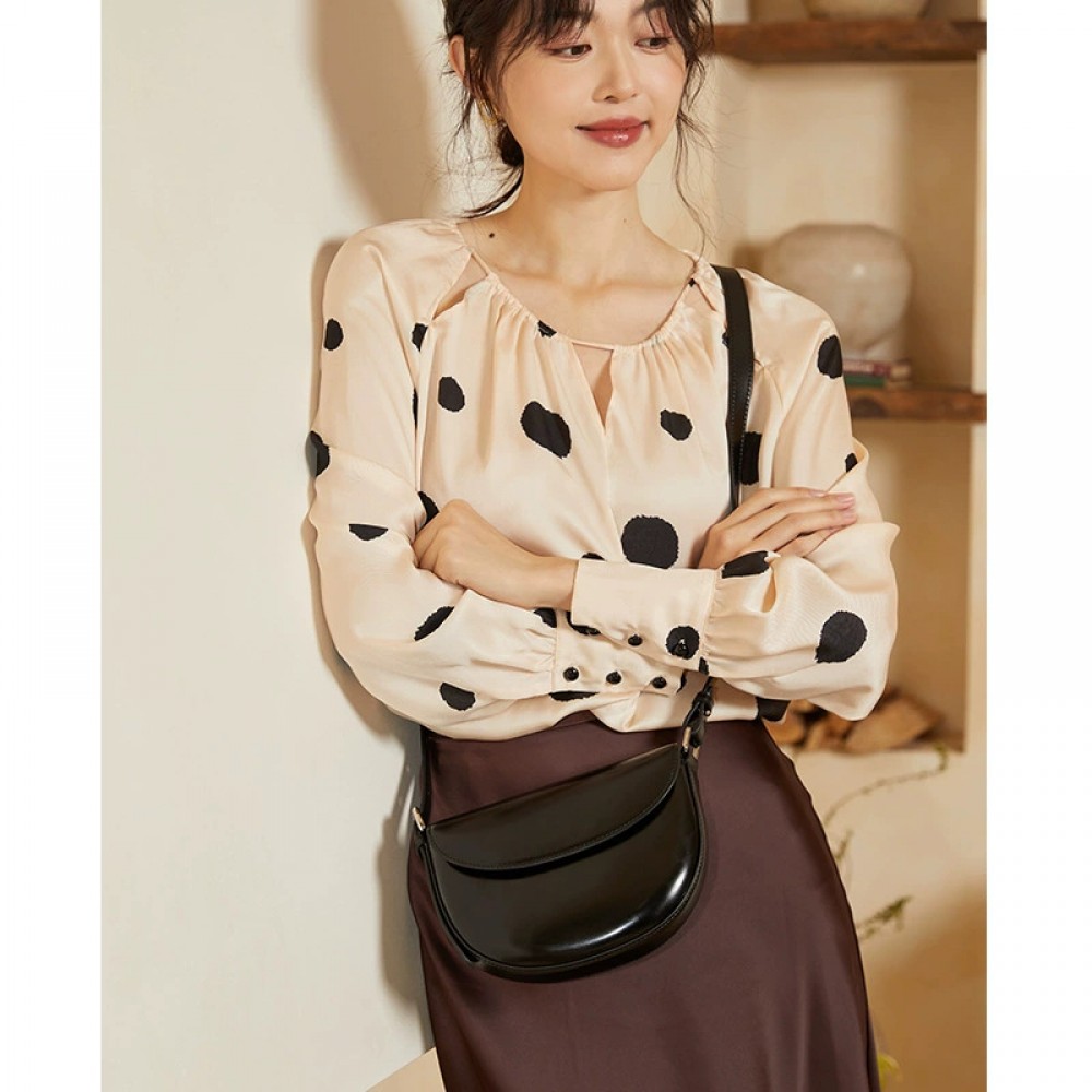 2025 new high-end niche bag single shoulder messenger bag genuine leather underarm bag