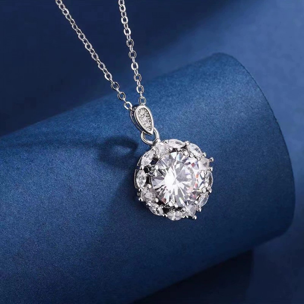 Simulated Moissanite Silver Plated 5 Carat Diamond Dove Egg Pendant Necklace Women's Light Luxury High-end Jewelry